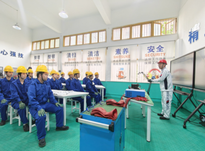 酷！懷化工業中專師生自主“造車”，教學設備研發譜新篇