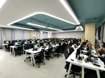 專業解讀 | 廣工大華立學院國獎師兄帶你看計算機科學與技術專業教學設備的研究開發